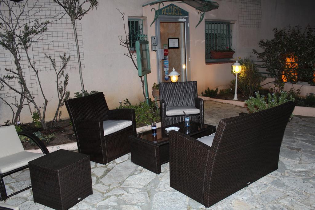 Hotel Le Clos Des Pins Six-Fours-les-Plages Dış mekan fotoğraf